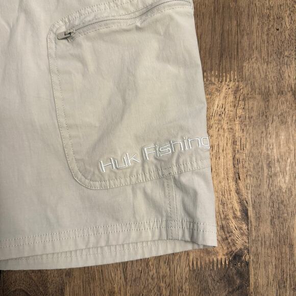 Huk Performance Fishing Men’s Next Level Zip Pocket Short 9.25” Khaki Sz XLarge - Picture 3 of 7